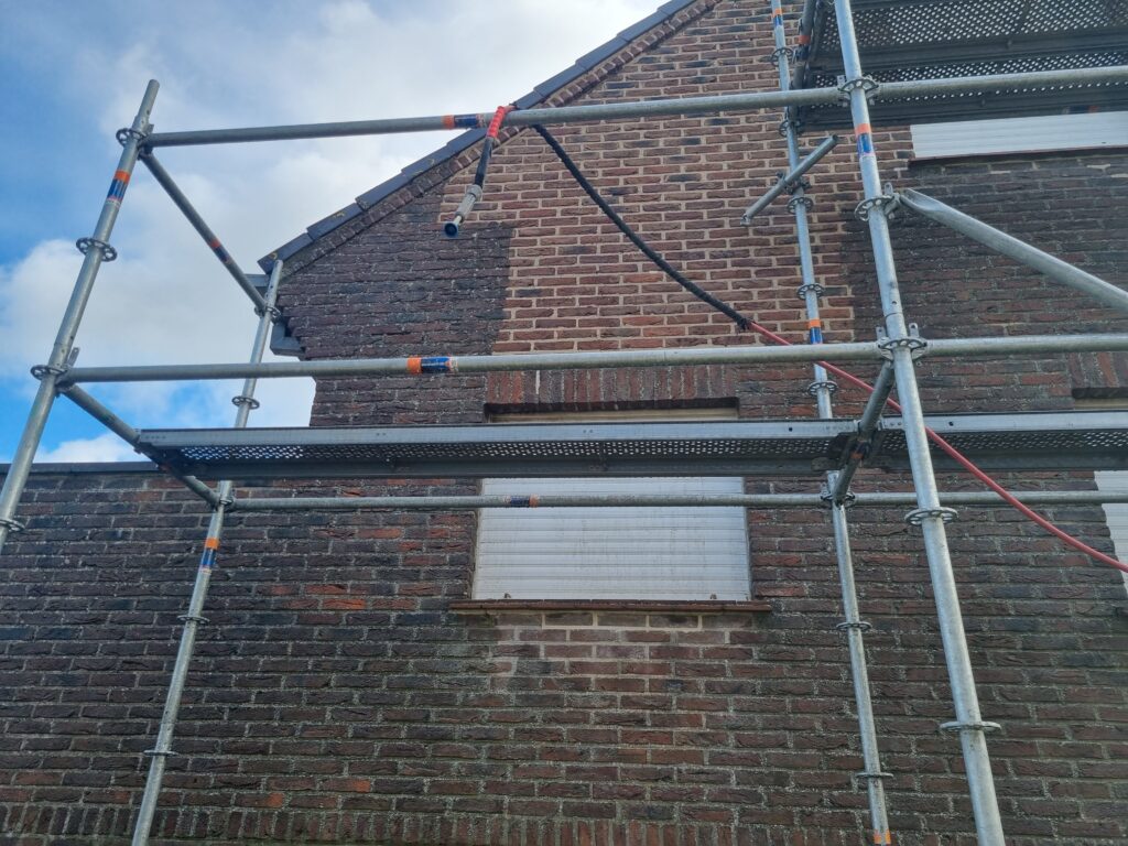 Gevelreiniging met stelling